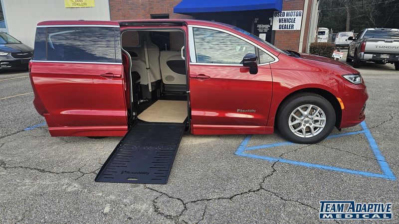 Chrysler Pacifica Image