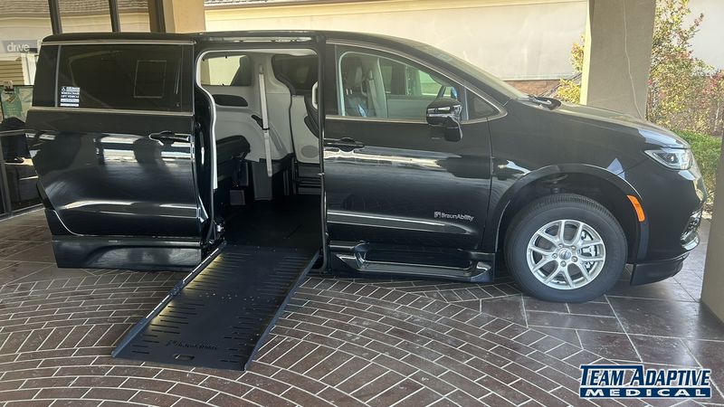 Chrysler Pacifica Image