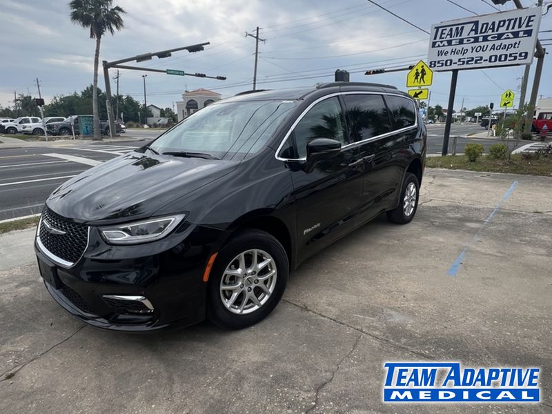 Chrysler Pacifica Image