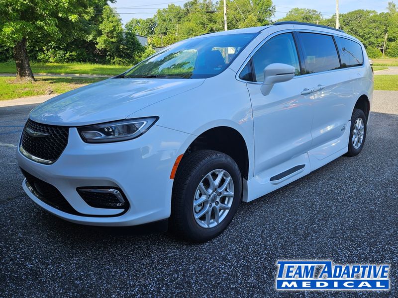Chrysler Pacifica Image